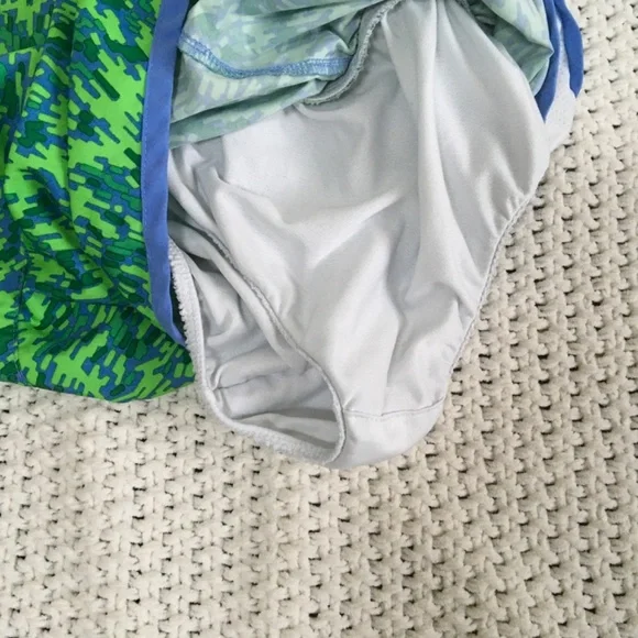 NIKE DRYFIT RUNNING SHORTS WITH PANTY LINING GIRLS SIZE LARGE - Picture 6 of 6